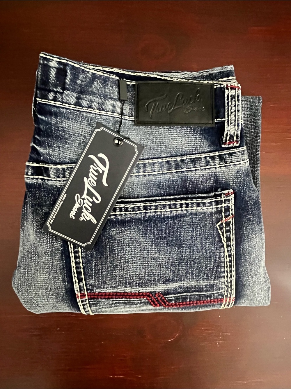 True Luck Men`s Jeans Straight Medium Wash 30x30 NWT $60 Embroidered